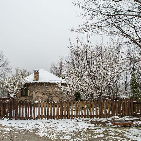 Apartamentos Rurales El Solitario Баньос де Монтемайор Екстериор снимка
