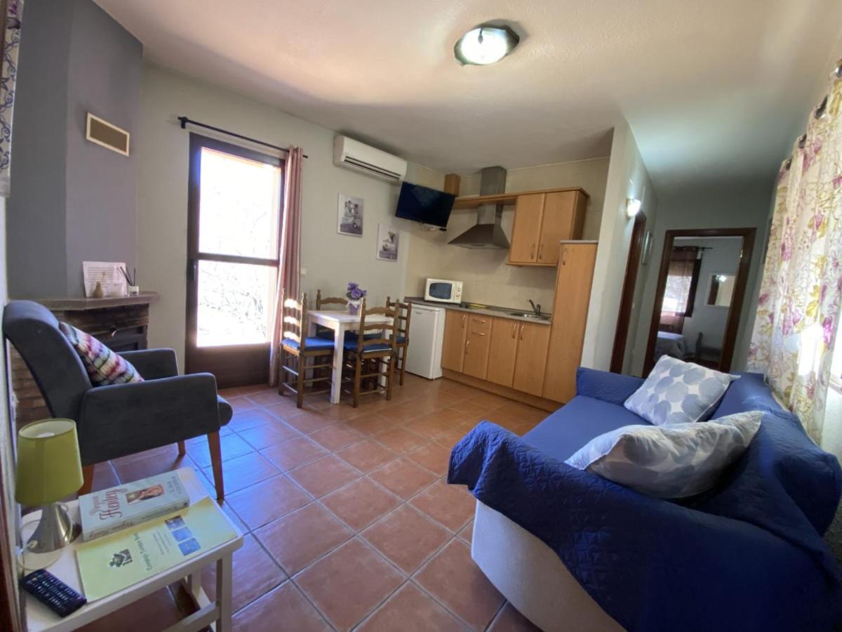 Apartamentos Rurales El Solitario Баньос де Монтемайор Екстериор снимка