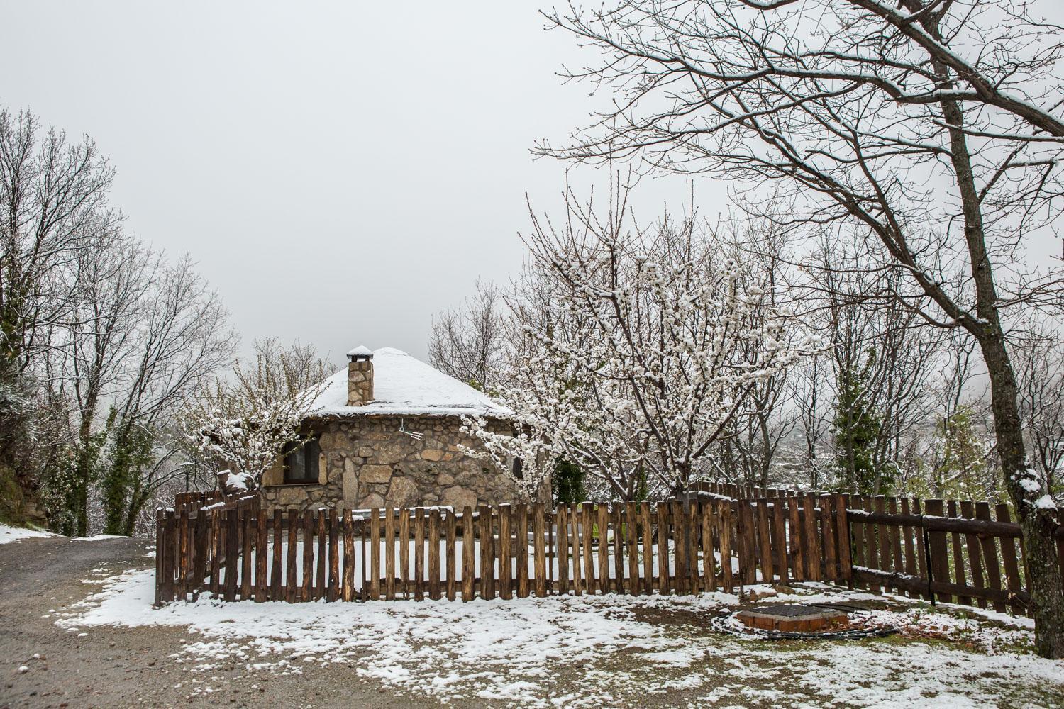 Apartamentos Rurales El Solitario Баньос де Монтемайор Екстериор снимка