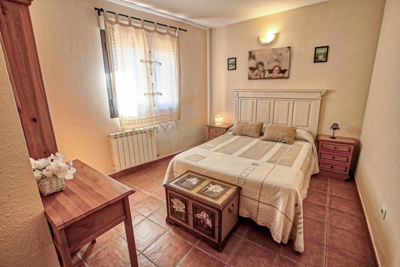 Apartamentos Rurales El Solitario Баньос де Монтемайор Екстериор снимка